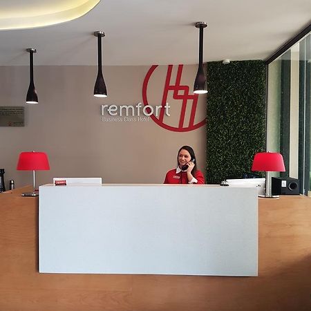 Remfort Hotel Santa Ana Exterior photo