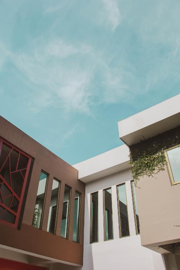 Remfort Hotel Santa Ana Exterior photo