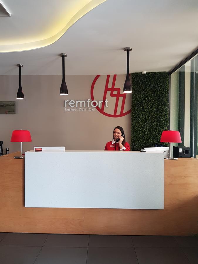 Remfort Hotel Santa Ana Exterior photo